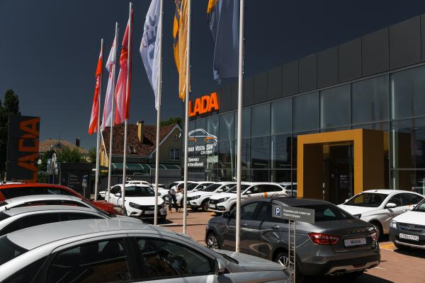«Авто-Ревю» представил ростовчанам новую LADA Vesta SE Cross